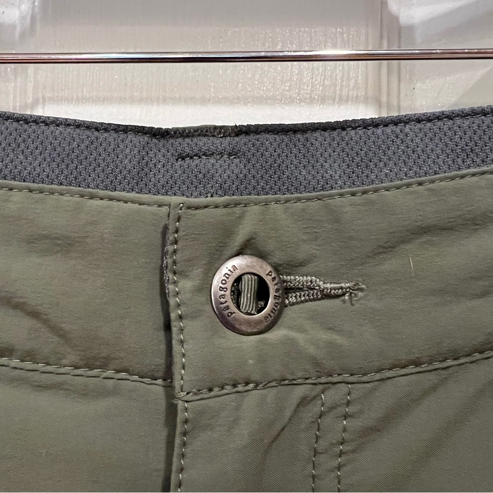 Like New Patagonia Men’s Quandary Pants Green Size 40 Regular 55181 Hiking - Picture 5 of 8